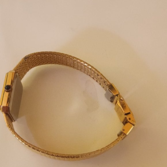 Ladies Seiko Quaertz  Square Watch (1980) Style# 2320-6039 - Picture 3 of 3